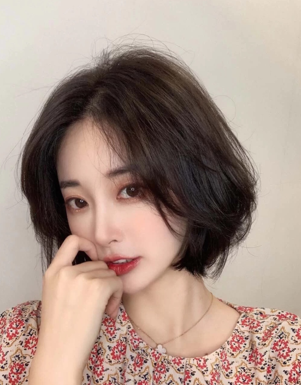 旗袍|女人发型别瞎剪,不想单一就瞧这3款迷人的造型,时髦显瘦脱单快