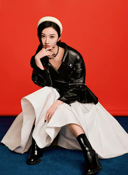 时尚风行派|景甜颜值惊艳到我了!大翻领皮夹克勒出小蛮腰,酷girl风太有个性