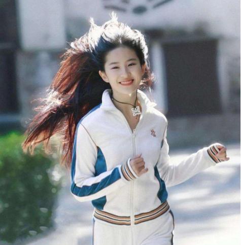 刘亦菲|为夺刘亦菲自杀，被误会20年不吭声，“最强星妈”刘晓莉真能忍