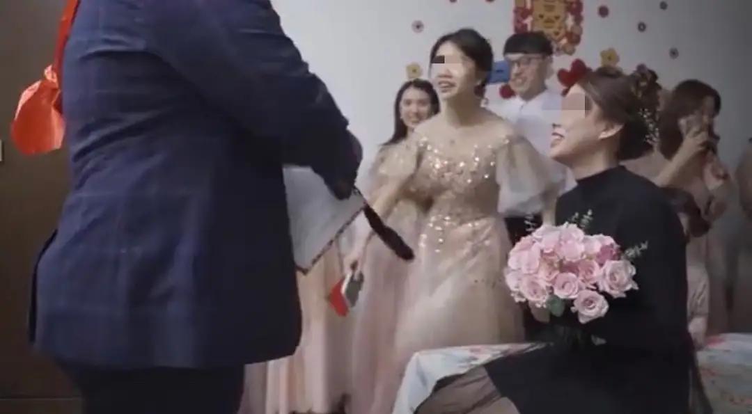 嗨情人 新郎撕毁结婚誓言，当众蒙羞新娘，还下最后通牒：你走不走？