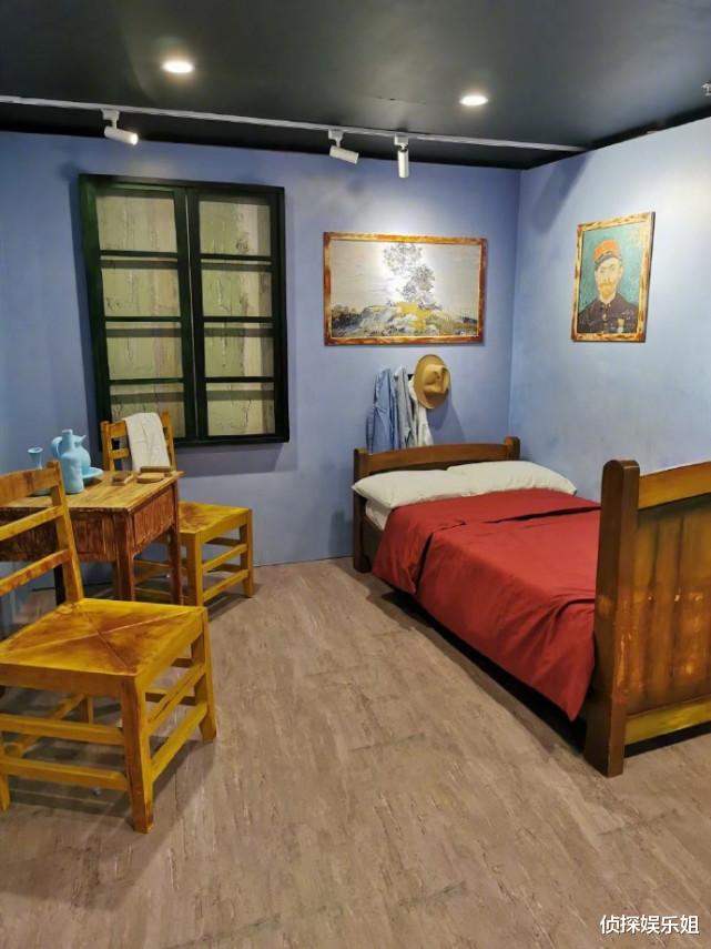 章子怡|汪峰一家五口幸福出游，章子怡与小苹果亲密依偎，宛如亲生母女