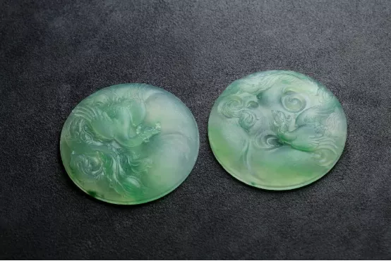 玉雕|接到一个特殊的指令，将手镯芯变成新婚礼物，玉雕师是怎么做的？