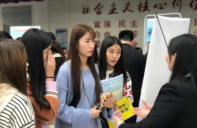 大学生|为什么大学生难就业？资深HR：这些大学生直接被淘汰，不用看简历