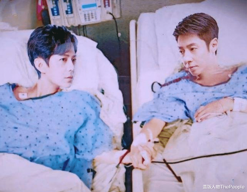 赵本山|于和伟王丽坤旧照被翻、赵本山被P成遗像，做道具能用点心吗？