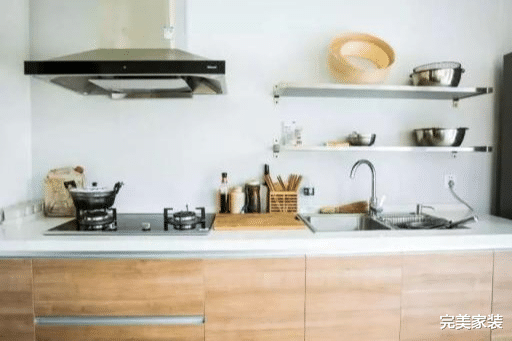 93岁老人的土坯房，历经15天，竟变成豪华大别墅