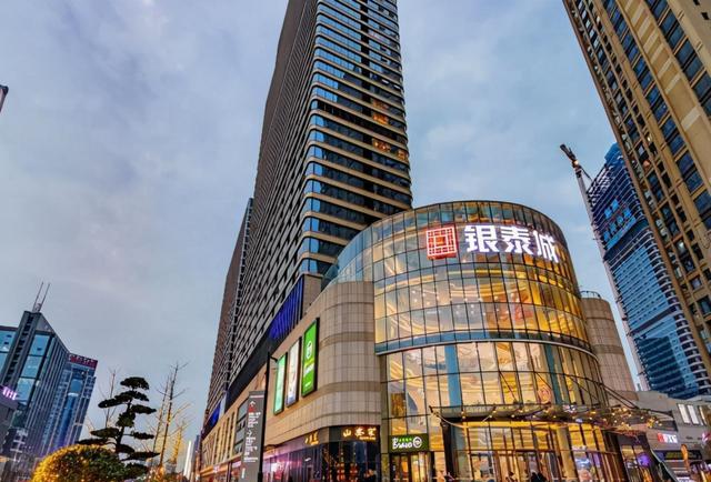 阿里巴巴|他拥有浙江39座大厦，不但娶明星妻子，还从马云那里赚走200亿