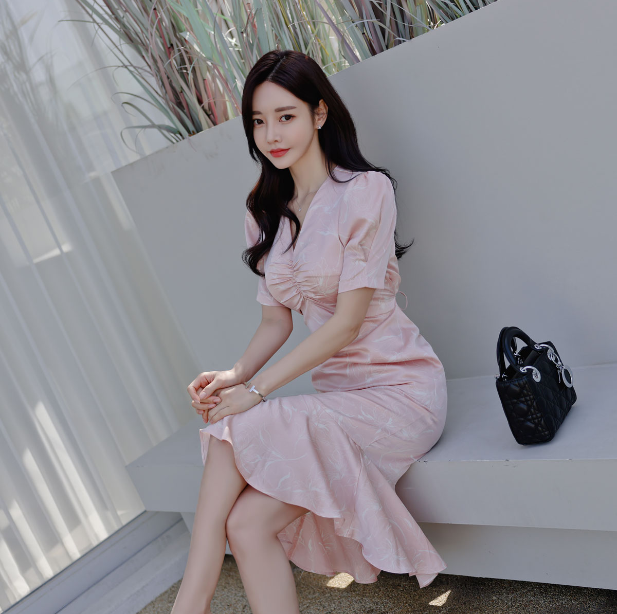 美图美景欣赏|热门时尚女装搭配，2021最新孙允珠时尚写真, 微甜蜜桃科尔多瓦经典刺绣裙