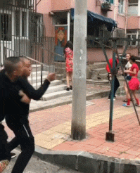 阿庄星座屋|“新来的女同事请我去她家里玩，她是不是喜欢上我了？”哈哈哈哈