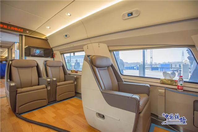 生活报 复兴号上的“红绿灯”，原来是这意思→