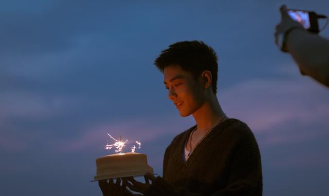 肖战|一部剧奖励一首歌曲,有演员肖战一口饭吃,就有歌手肖战一口汤喝