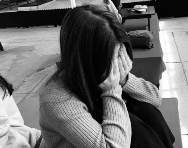 大国将苓 家暴男子出狱,朝妻子双腿开枪泼汽油,她瞬间遭焚烧