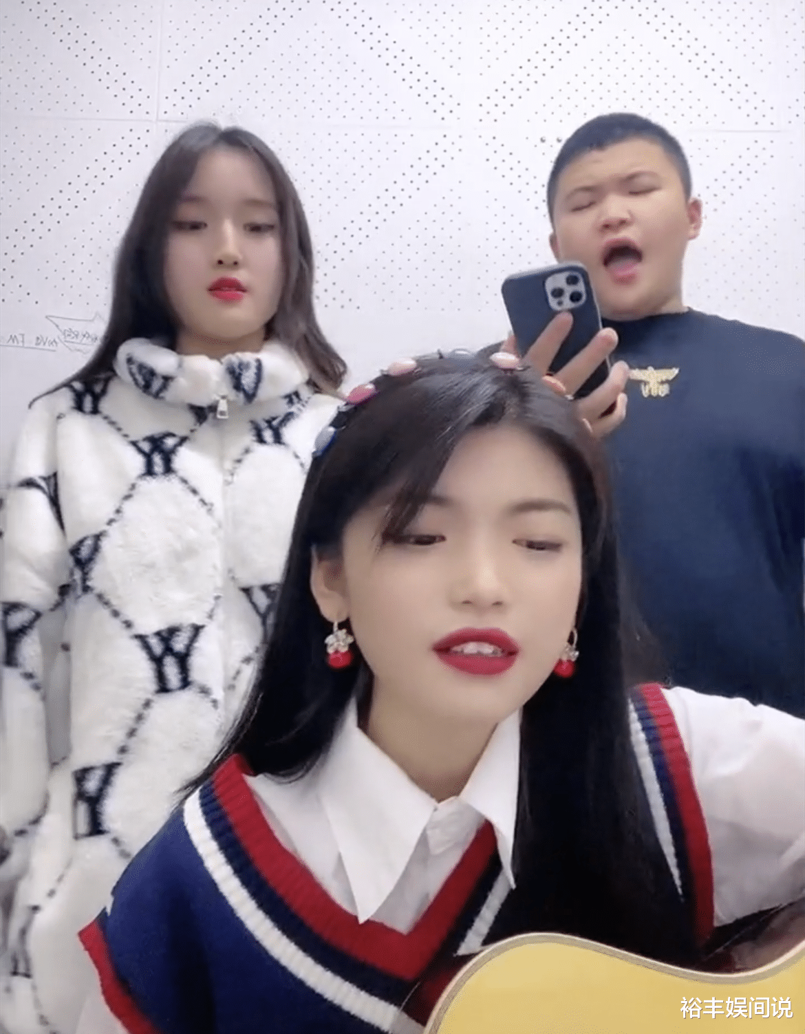 陈亚男|陈亚男官宣离婚影响大，草帽姐儿子儿媳遭质疑，无奈发视频辟谣