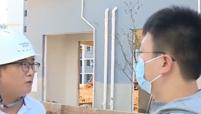 湖南|湖南一楼盘交房现场黄土一片，业主激动哭诉：我是搬进工地了吗？