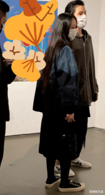 郭碧婷|郭碧婷10月11日素颜遛娃，被嘲还没保姆打扮得洋气，向佐潮范十足