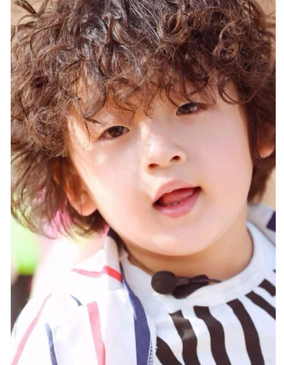 爸爸去哪儿|谁还记得《爸爸去哪儿》轩轩？瘦身成功后帅到不敢认，现在成这样