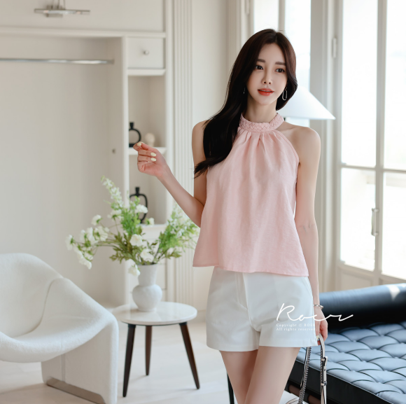 壹品穿搭|女神孙允珠高清时尚搭配:草莓桂叶炎夏折叠挂领包臀裙