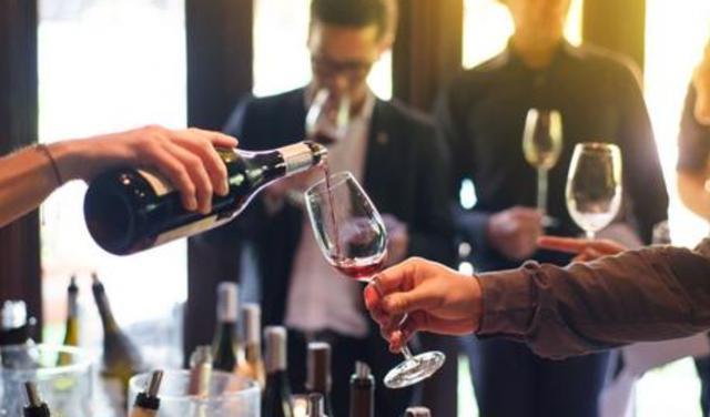 生肖|越聪明的人，越不会直接向领导敬酒，记住这3句话，更得领导欢心