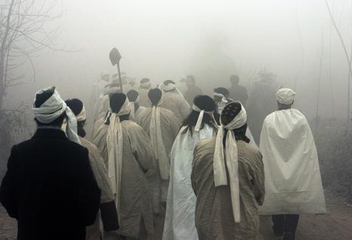 金凤说趣闻|老太去世送葬时,棺椁传出响声,道士说了5个字,儿子瘫地上