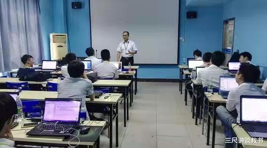 |为什么有的孩子成绩不好，家长宁愿花钱上普通高中也不愿上职高？