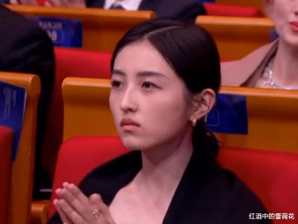 辛芷蕾|痛失金鸡影后？没事，年度新锐女演员补偿给你