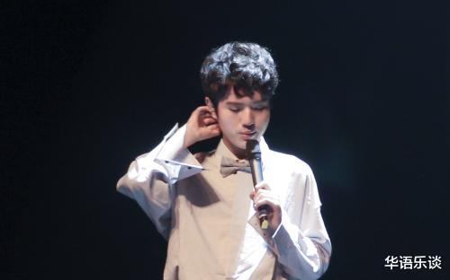 周深|好声音一期来了两个“周深”：网络新声被抢，“回锅”唱作人遭弃