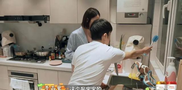 王祖蓝|王祖蓝“宠妻”人设崩塌，这个行为暴露了婚姻的真相……