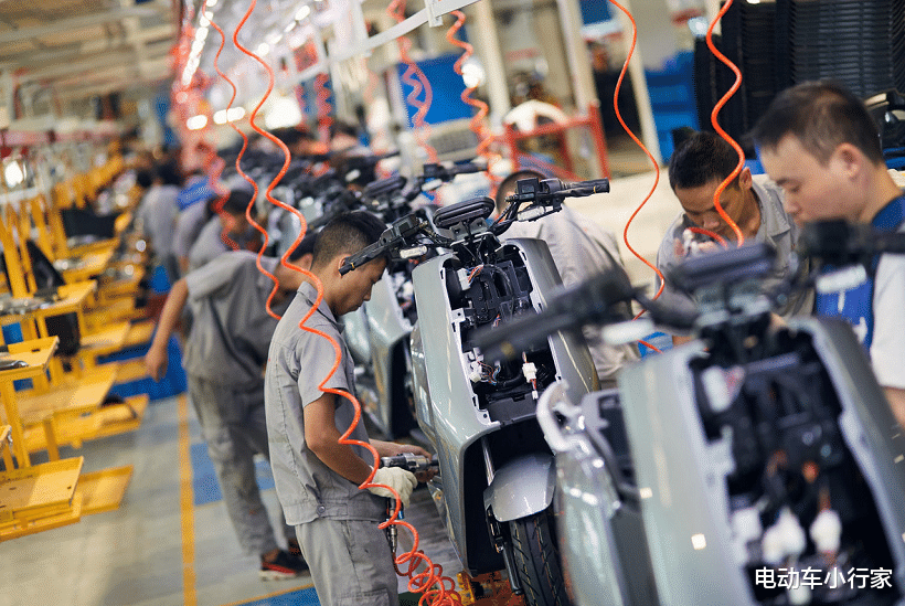 电动车小行家 为什么电动车第一格电很耐用，后面几格掉电就很快？老师傅告诉你