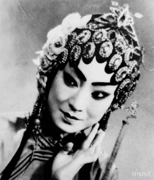 王俊凯|秦腔女演员孟遏云，赴朝鲜演出拒绝洗澡，易俗社社长：身体被刺字