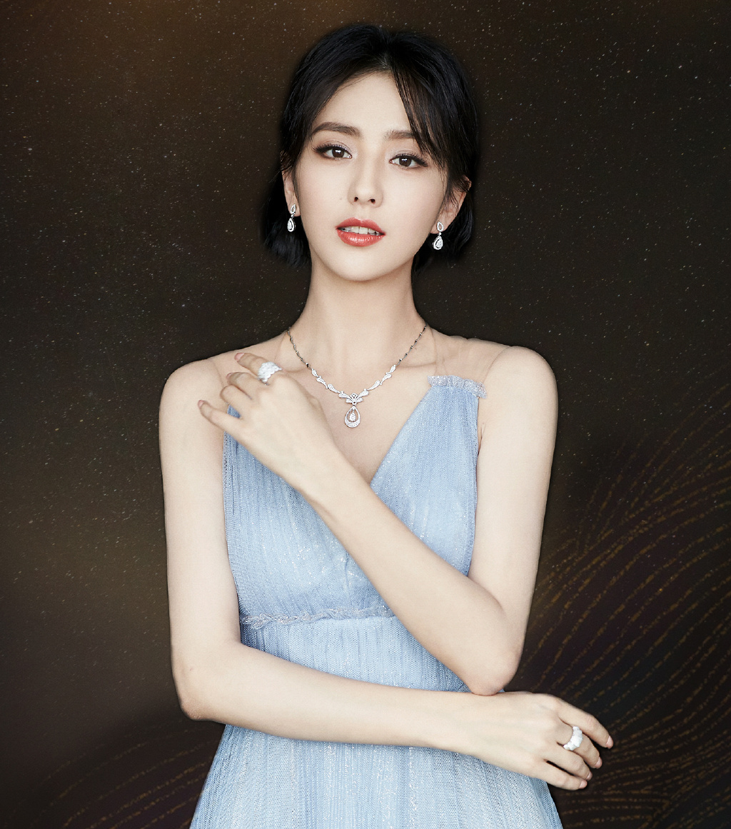 佟丽娅|佟丽娅换新发型超年轻，波波头头短发原来那么美，她真不像35岁