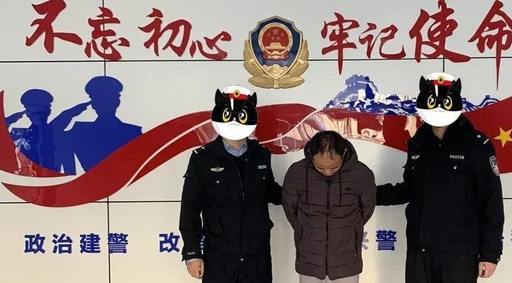 深夜2女子遇猥琐男裸露下体 惊慌逃跑 男子竟提裤追赶