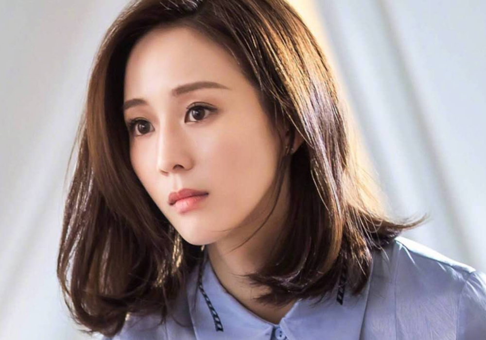化妆|四十的女人，都喜欢剪短刘海和短发？如何知道自己适合什么发型？