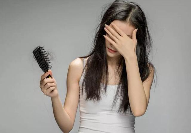 清克颜究所 古芳栢草:为什么熬夜会引起脱发?