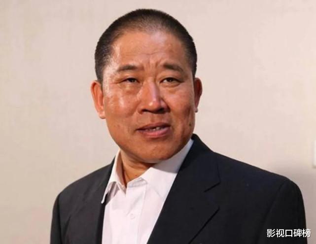 杜旭东|7岁成歪嘴的杜旭东，如今成国家一级演员，妻子漂亮生活幸福