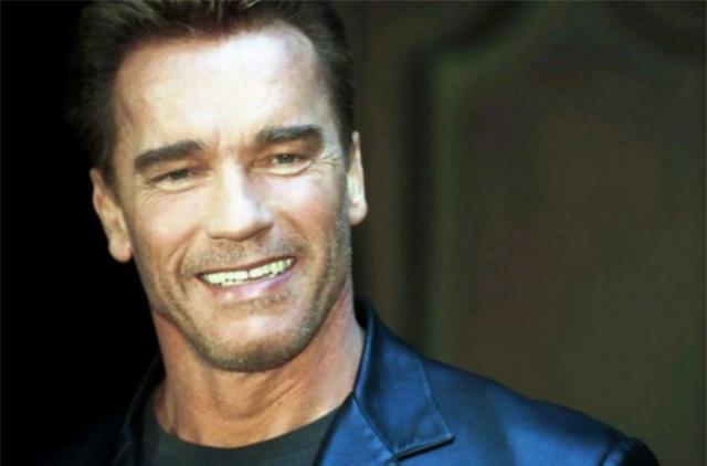 阿诺德·施瓦辛格|施瓦辛格回忆婚外情细节：出轨家中女佣，因私生子长太像被揭穿