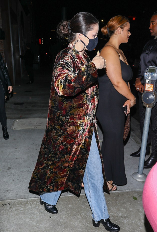 赛琳娜|赛琳娜高调亮相！穿低胸紧身针织裙身材像卡戴珊，剪了短发更嫩啦