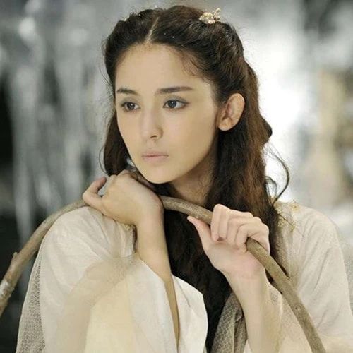 古力娜扎|她曾拒绝周星驰的邀请，却选择了胡歌，但没想到“唐人”无力捧她