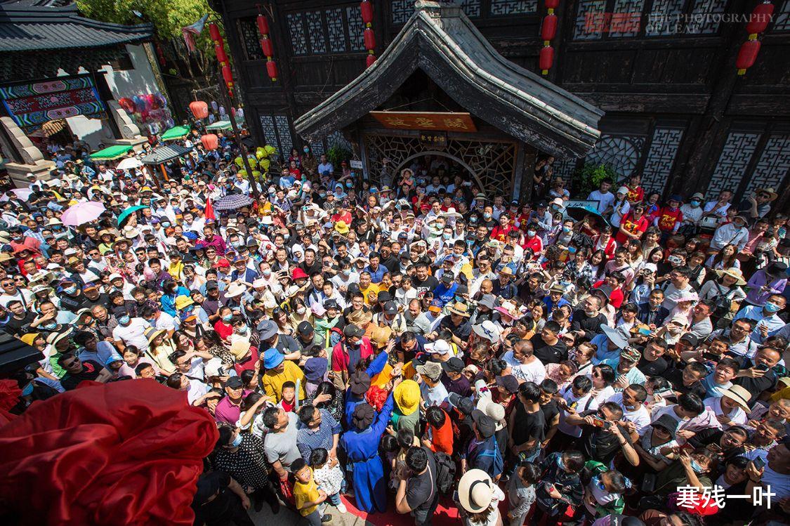 宁波 要说五一哪游客最多？宁波一景区两天挤进8万人，那真叫人山人海