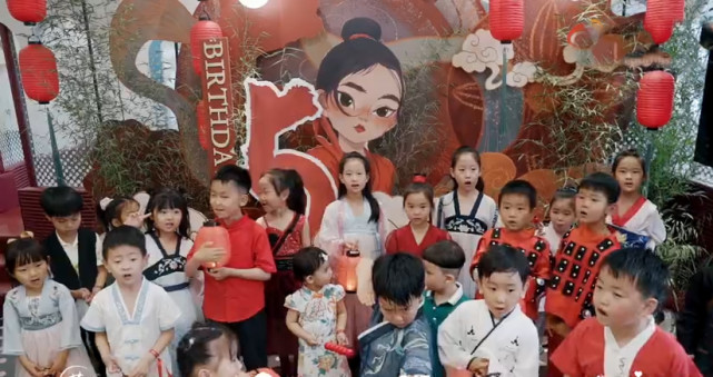 高云翔|有望复合？高云翔现身女儿庆生派对，与董璇一家三口合影曝光