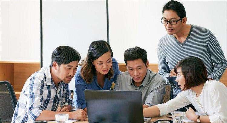 |领导对你说“辛苦啦”如何接？低情商说“应该的”，高情商这么说