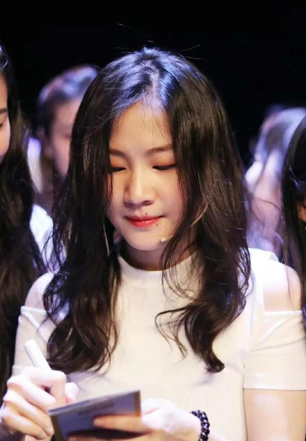 金靖|金靖：现在我名利双收，你却颗粒无收，是不是我害了陪我北漂的你