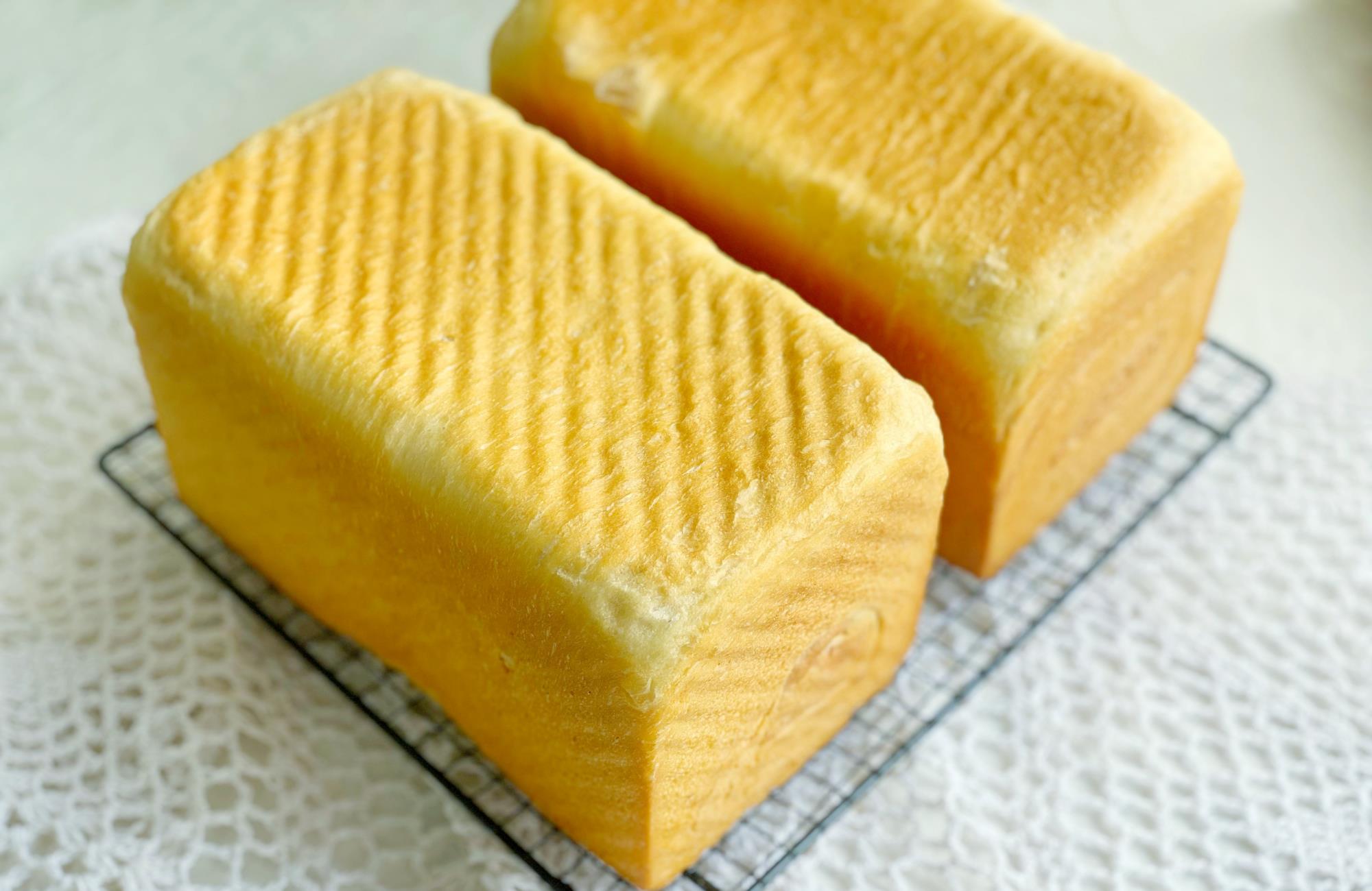 耀眼光芒|暑假，教你一款高颜值的双色吐司，做法简单又松软，好吃又好看