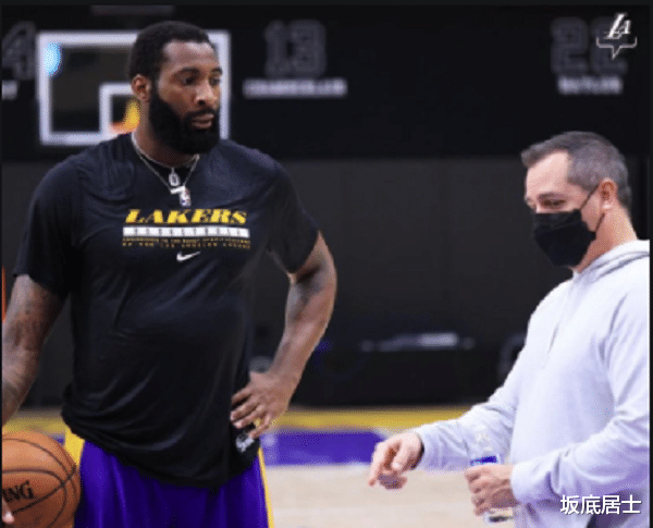 勒布朗·詹姆斯|莊神：大哥，我籃板又上雙了！詹姆斯：總是自投自搶，有意思嗎？