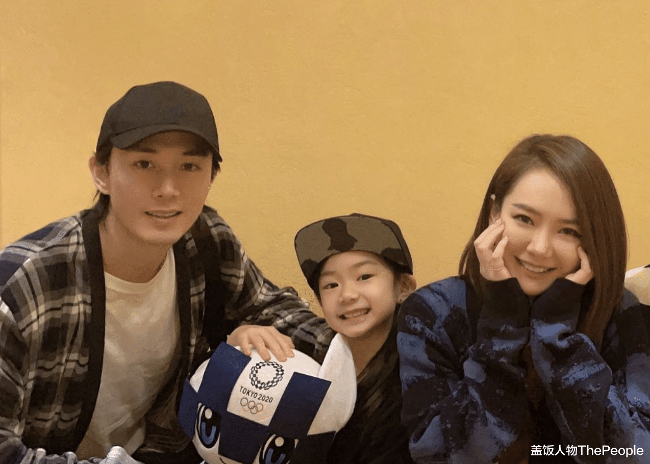 张家辉|盘点圈内有名爱妻男：有人相伴23年如新婚，有人把媳妇宠成小孩