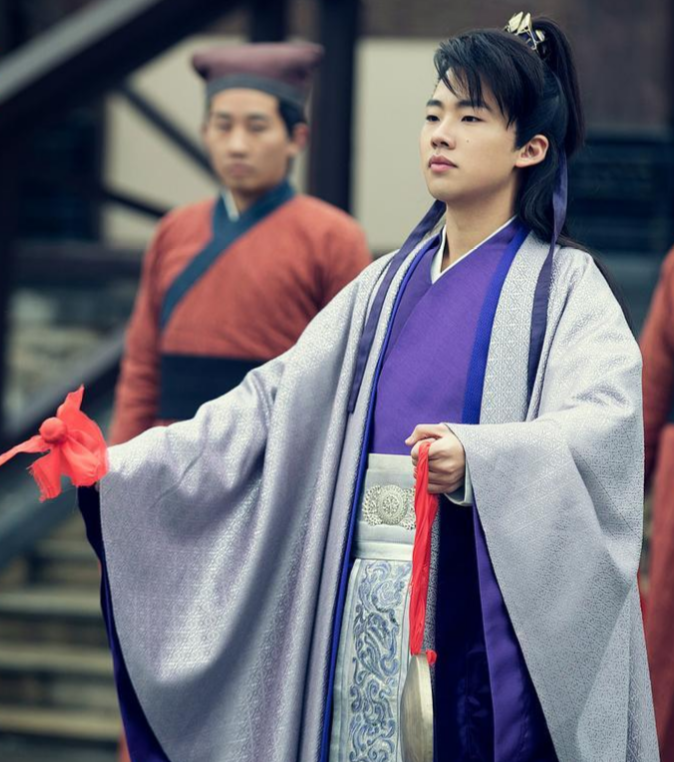 陈小纭|《庆余年2》换角引争议，言冰云还好，但看叶轻眉是谁后网友怒了