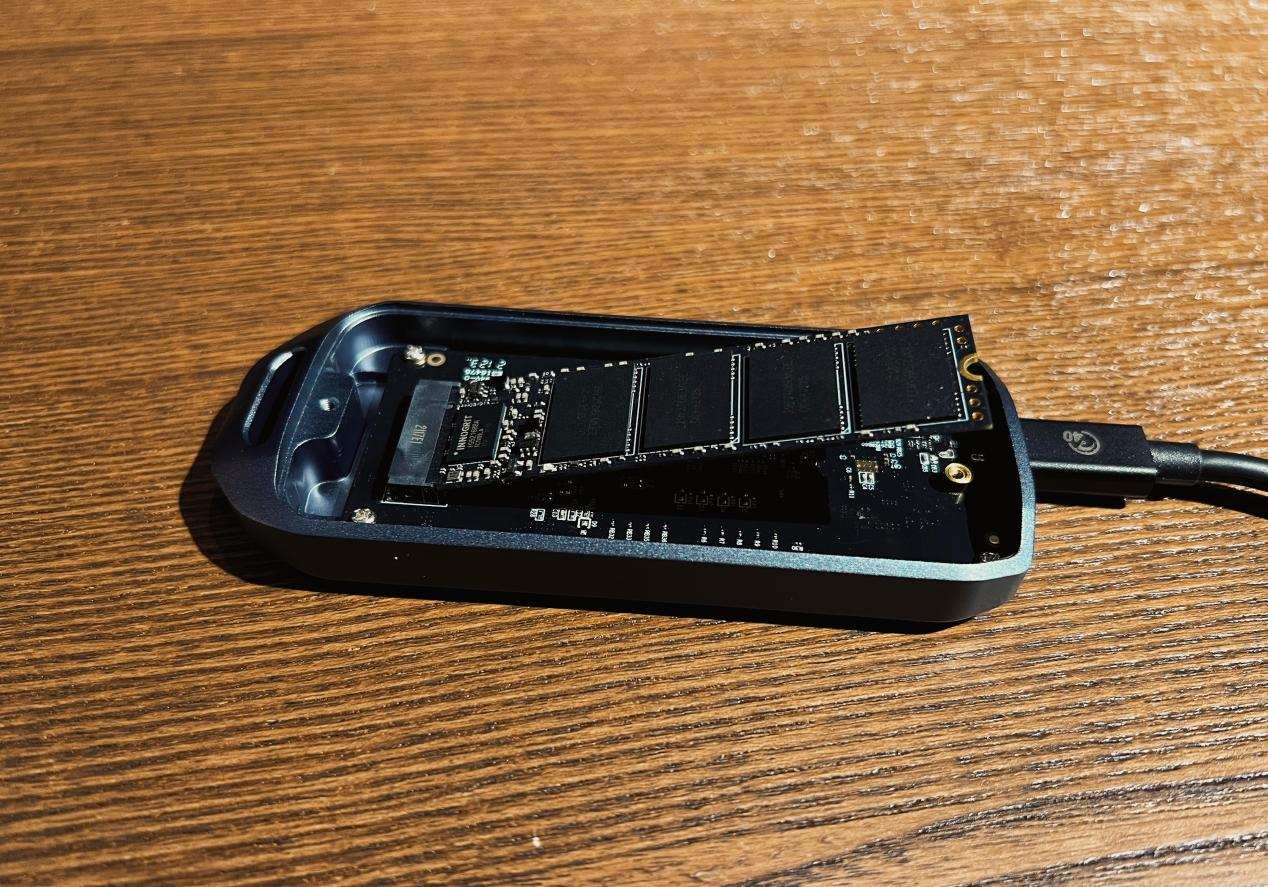 MacBook Pro|Orico USB 4.0硬盘盒评测：真的是快如闪电，5K视频剪辑无压力