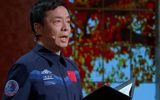 他是中国首批航天员,4次与飞天失之交臂,23年至今无缘太空,他用一句话道出真相