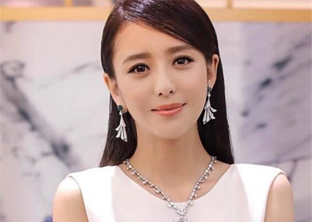 佟丽娅|有一种“偏心式遗传”叫佟丽娅家，妹妹美若天仙，姐姐却似大众脸