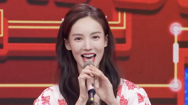 艺伎回忆录|春晚进行时镜头中的明星，金晨甜美，佟丽娅发福，王一博显疲惫！