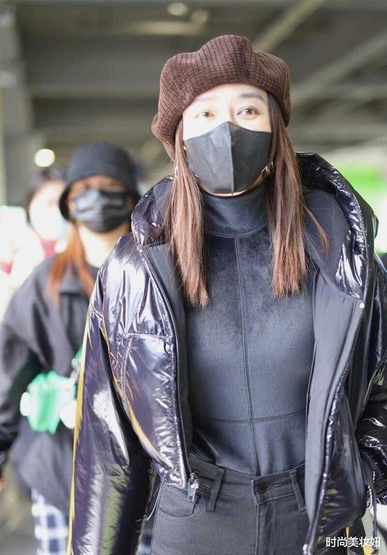 秦岚|秦岚身材比例太完美,短款羽绒服配过膝长靴不输超模,气场无敌了