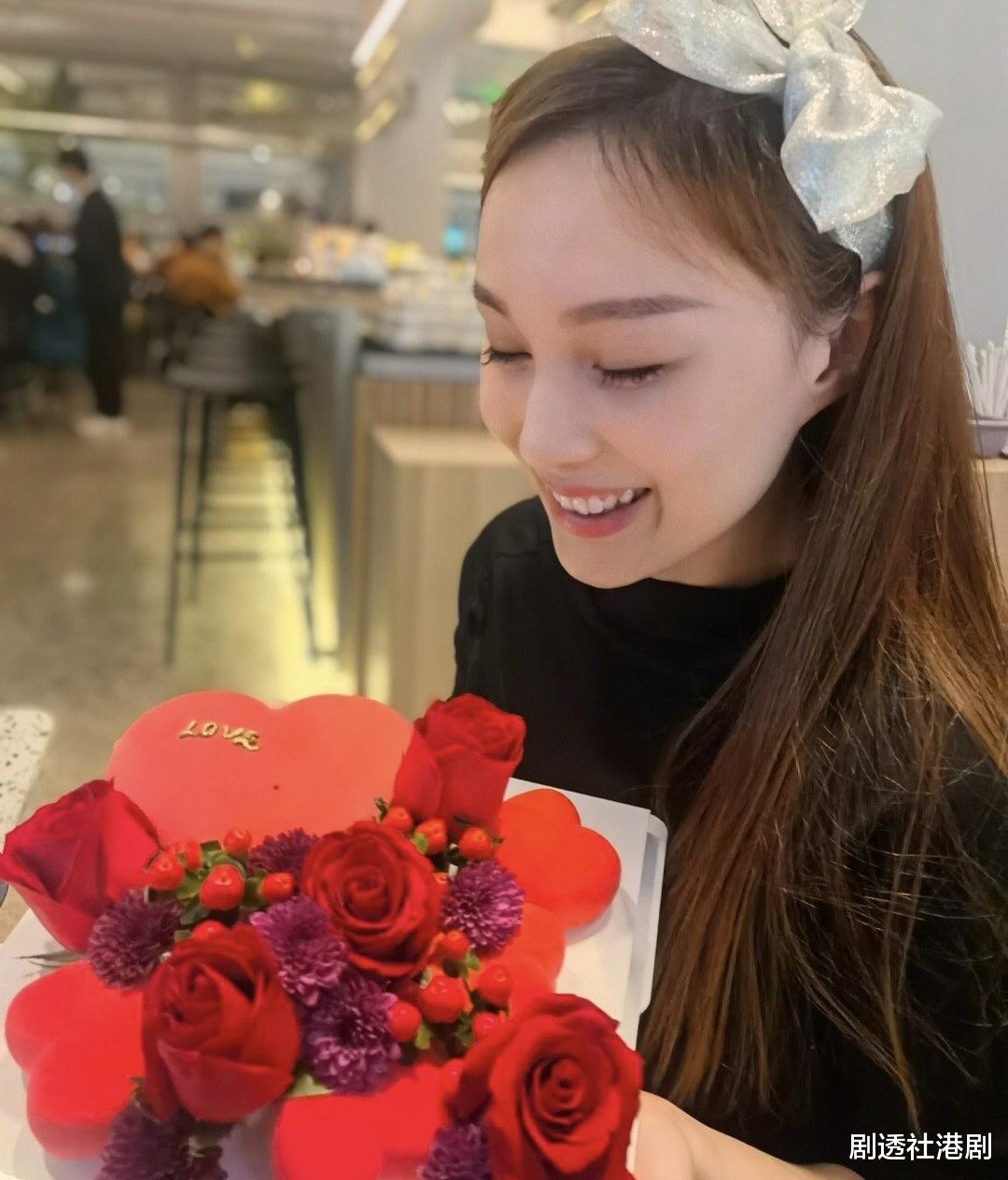 朱璇|好久不见！34岁前华姐冠军朱璇晒床照，网友大赞素颜依然零走样